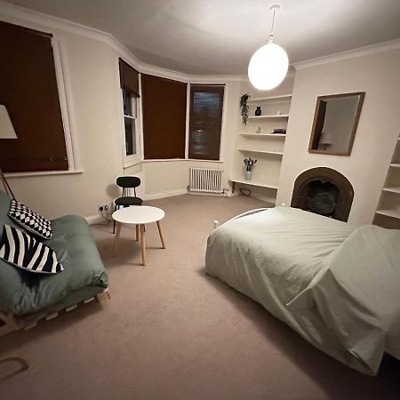 Spacious Room Near Underground London Kültér fotó